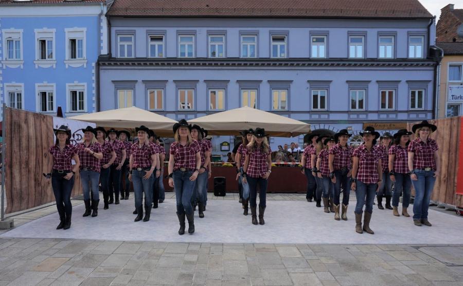 Gruppe_Line_Dance_1_HP.jpg